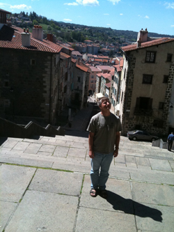 Sur le parvis de la cathédrale, le Puy